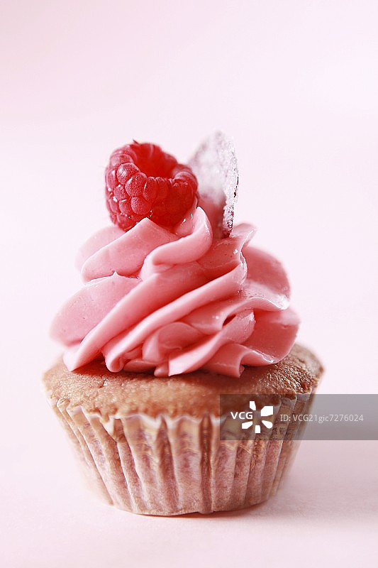 覆盆子风味纸杯蛋糕图片素材