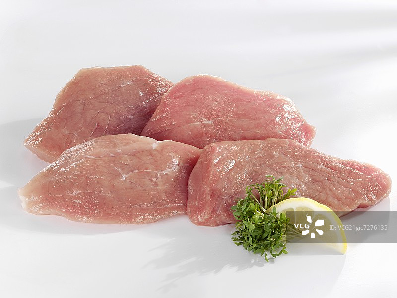 四块小牛肉片图片素材