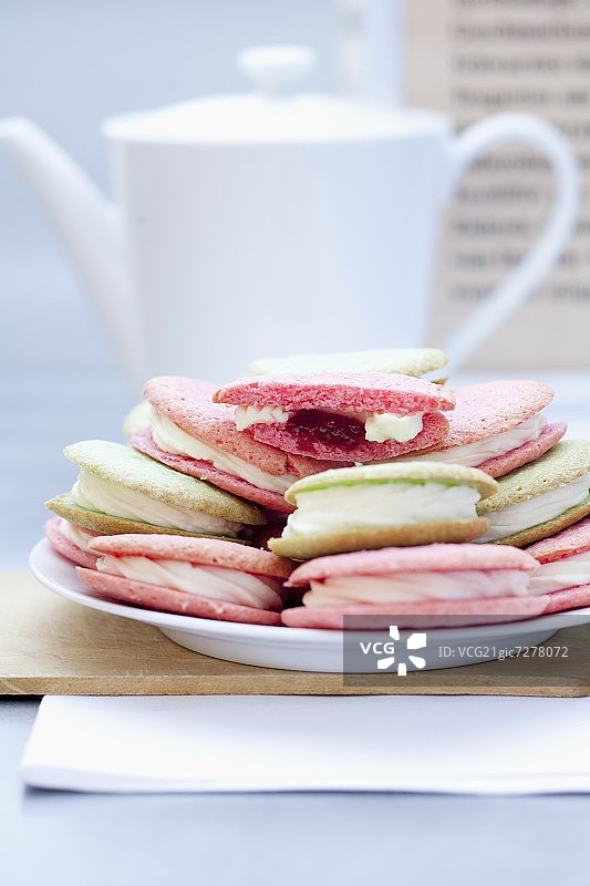 各式马卡龙与茶壶背景图片素材