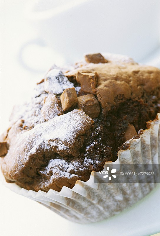 含小块太妃糖的巧克力玛芬图片素材