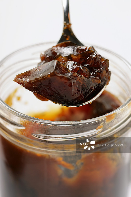 勺子里的浓味高汤图片素材