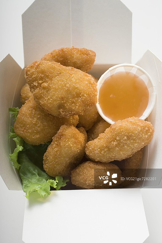 外带的炸鸡块配糖醋酱图片素材