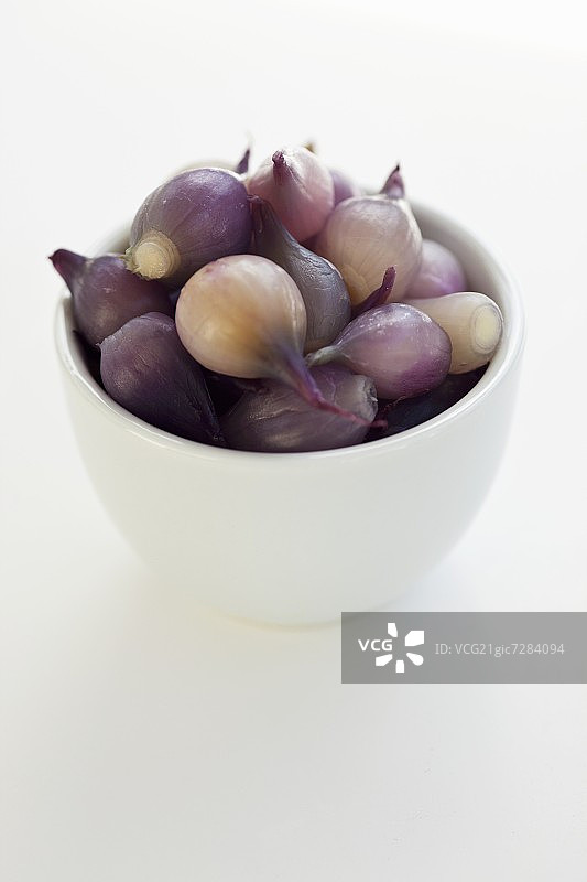 有机红色小洋葱碗图片素材