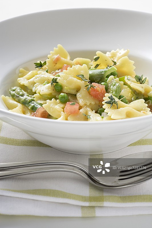 芦笋豌豆番茄丁法法利意面图片素材