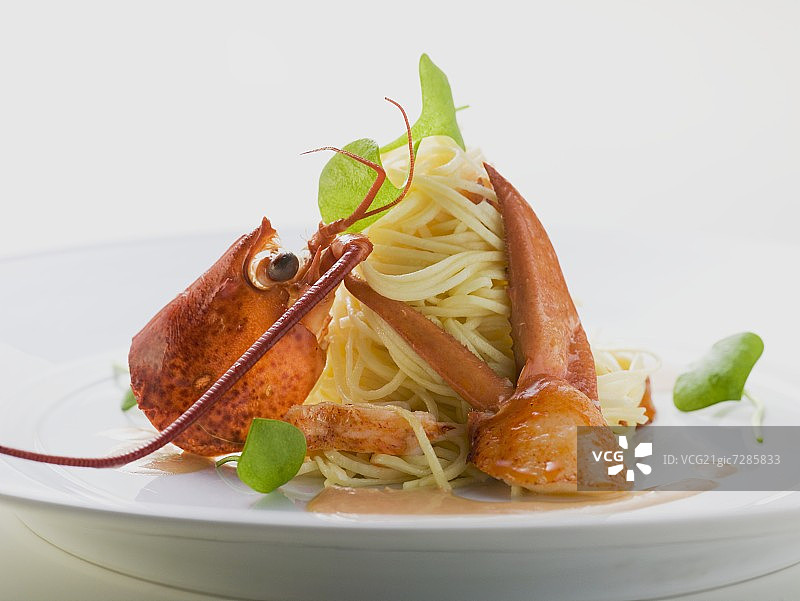 扁意面配龙虾图片素材