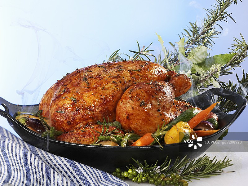 蔬菜香草填馅烤鸡图片素材