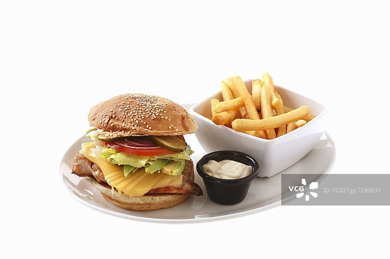 芝士鸡肉汉堡和薯条图片素材