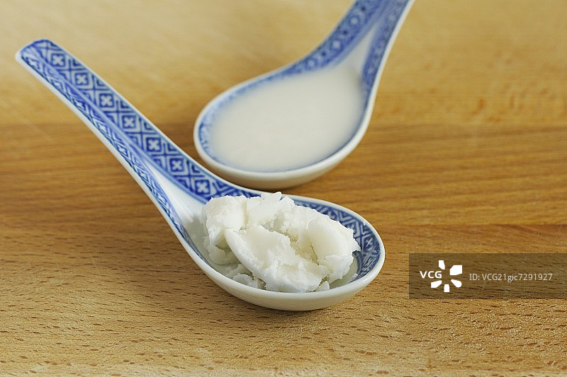 固态和液态椰子油图片素材