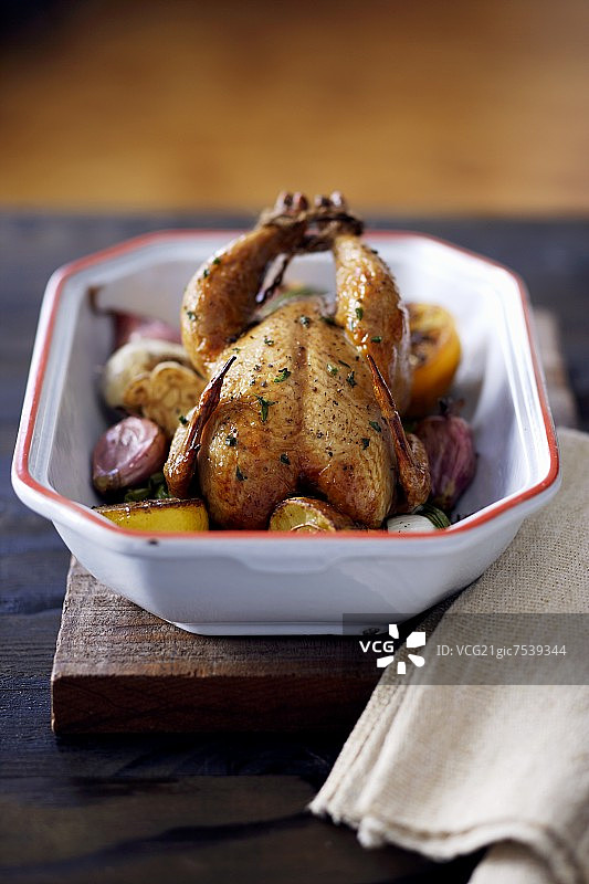 烤鸡搭配蔬菜图片素材