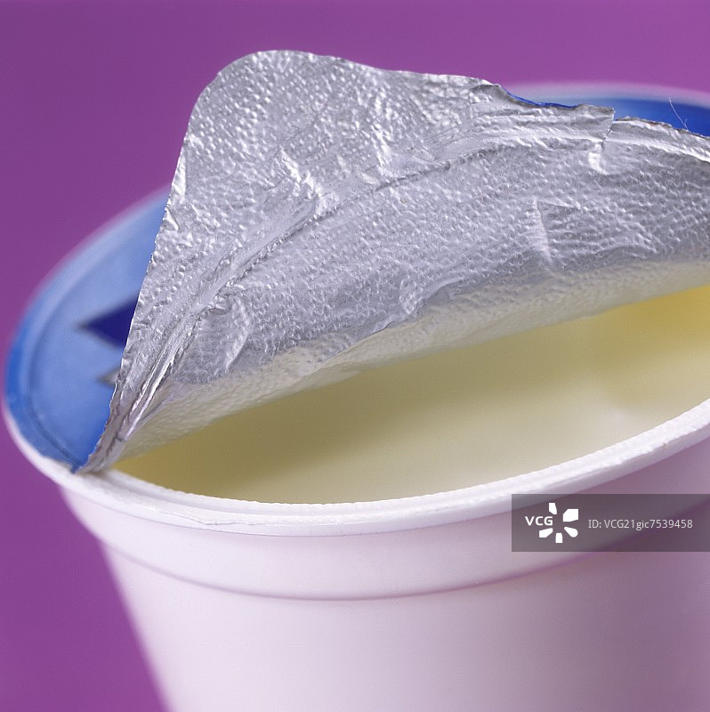 打开的酸奶罐图片素材