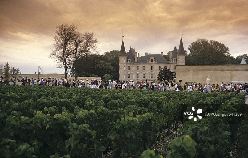 梅多克马拉松与碧尚男爵酒庄图片素材