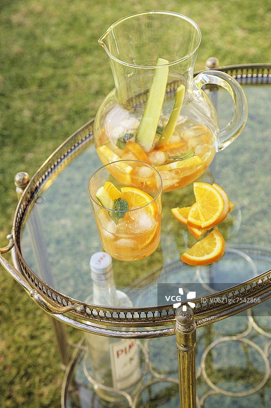 潘姆斯酒加橙子和黄瓜图片素材