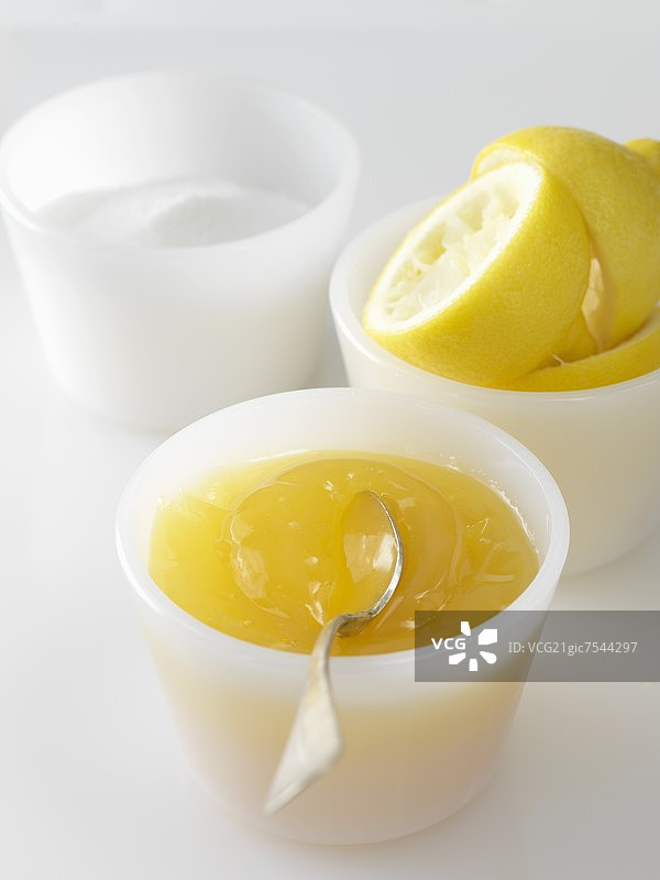 柠檬凝乳、糖和鲜榨柠檬图片素材