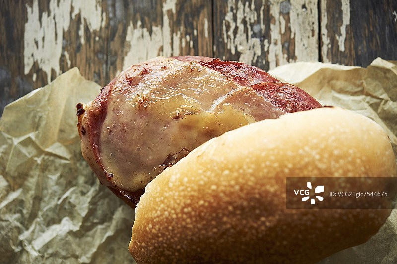 香肠哈瓦蒂烤三明治（俯视角度）图片素材