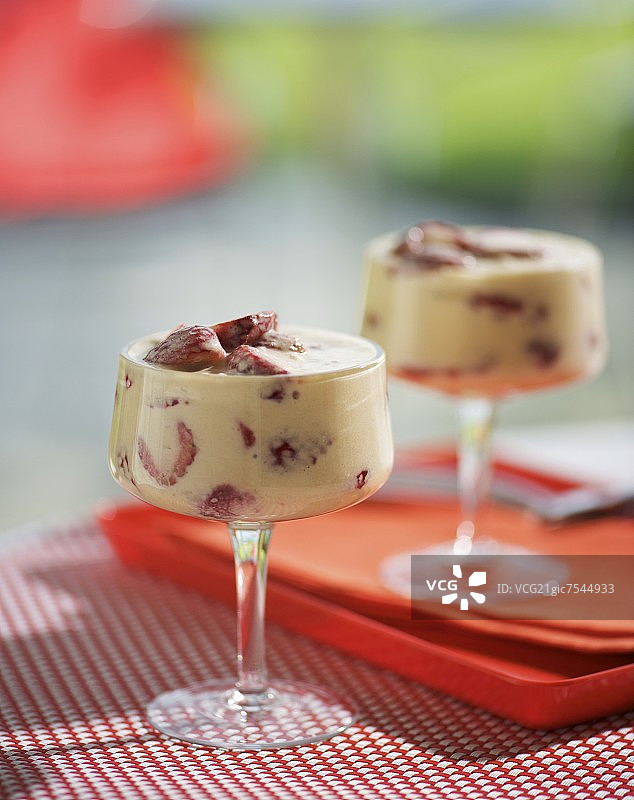 草莓萨芭雍图片素材