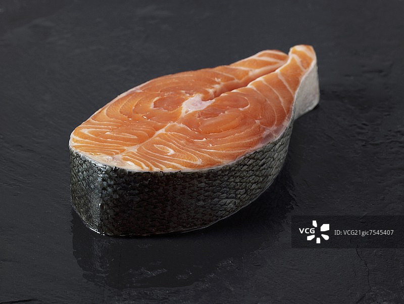 新鲜的三文鱼排图片素材