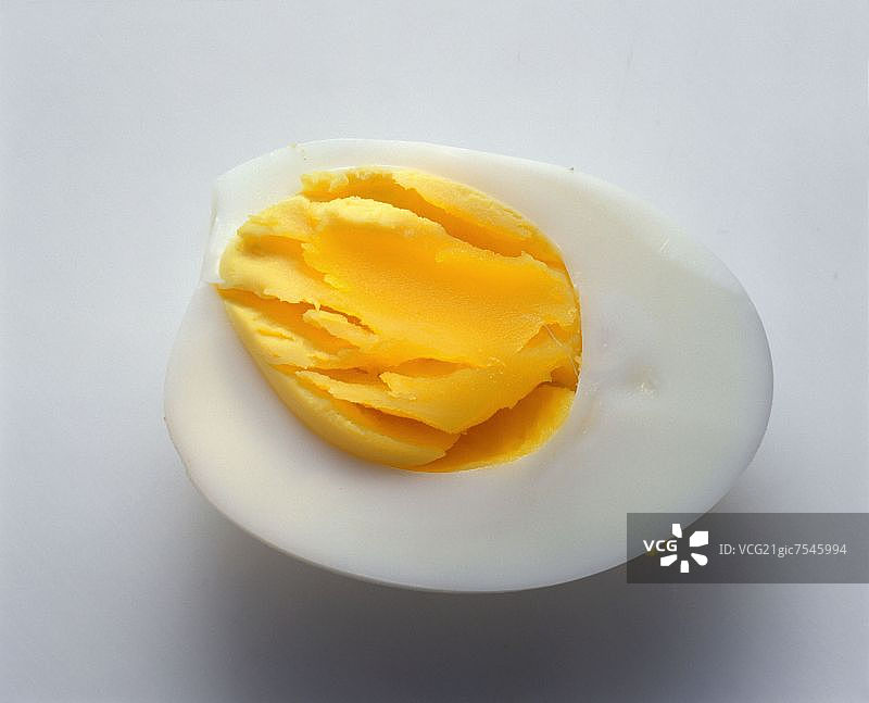 半个半熟煮鸡蛋（煮6分钟）图片素材