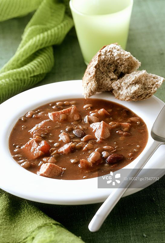 火腿面包扁豆汤图片素材