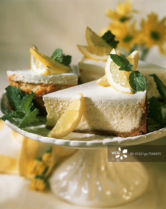 柠檬芝士蛋糕切片图片素材