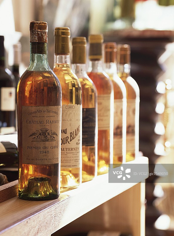 多瓶甜葡萄酒图片素材