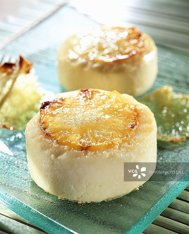 焦糖菠萝片菠萝慕斯图片素材