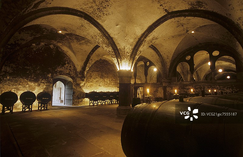 德国莱茵高埃伯巴赫修道院酒窖图片素材