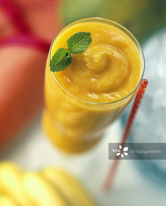 薄荷高杯芒果冰沙图片素材