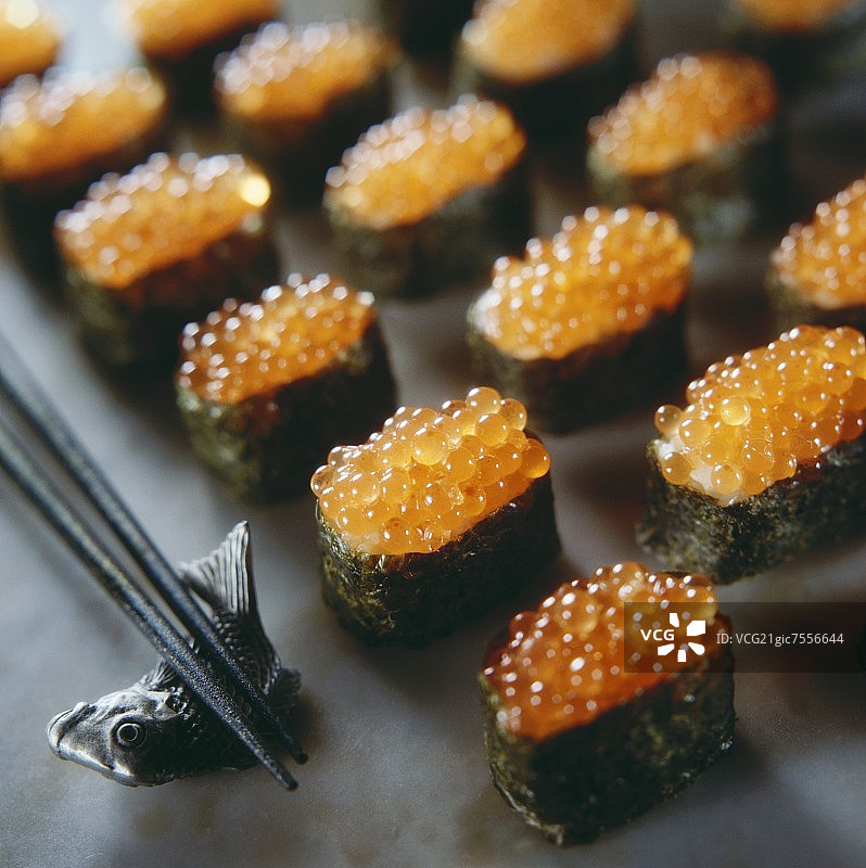 三文鱼鱼籽寿司图片素材