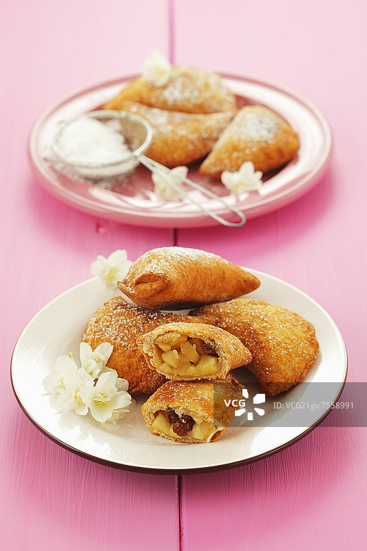 加葡萄干的苹果派图片素材