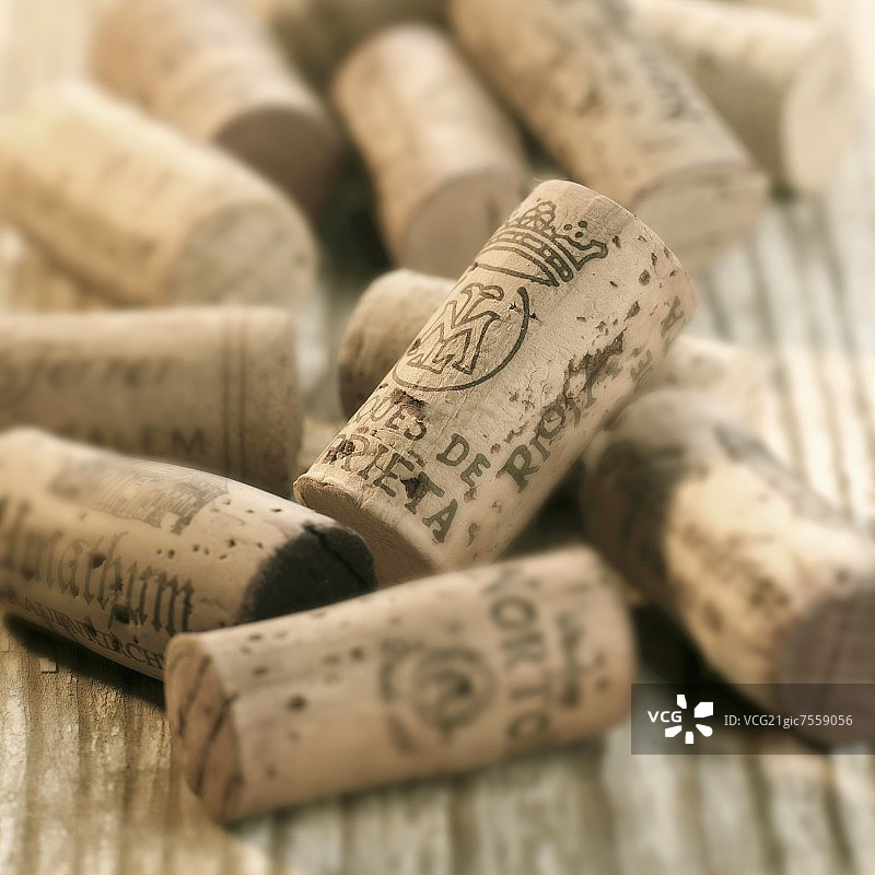 来自各个国家葡萄酒庄园的软木塞图片素材