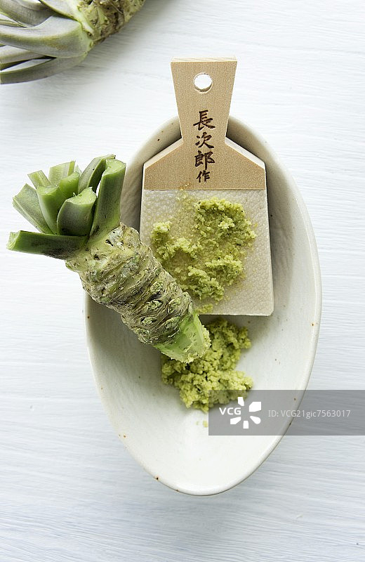 芥末根与鲸鱼皮传统刨丝器图片素材