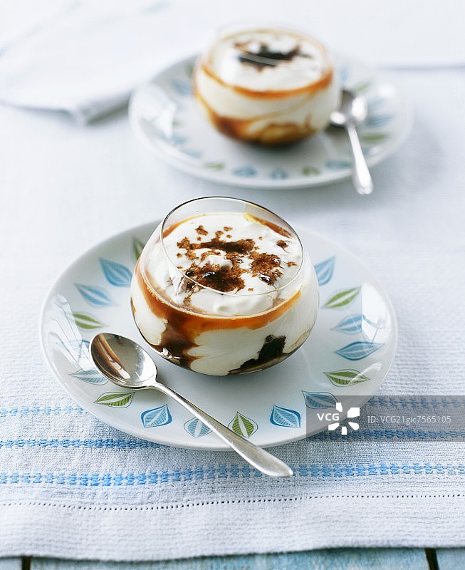 朗姆酒菠萝椰子奶油图片素材