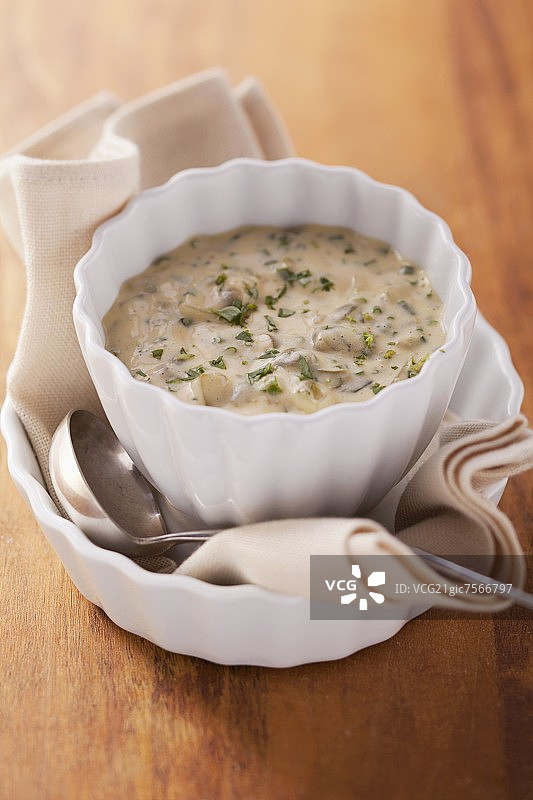 配有刺山柑的法式蛋黄酱图片素材