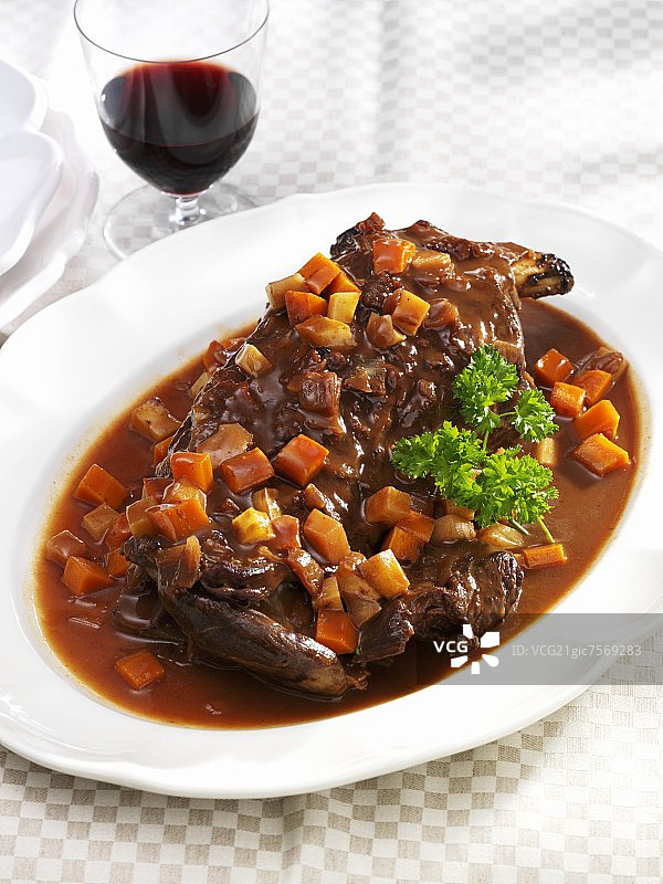 胡萝卜玫瑰果汁烩鹿肩肉图片素材