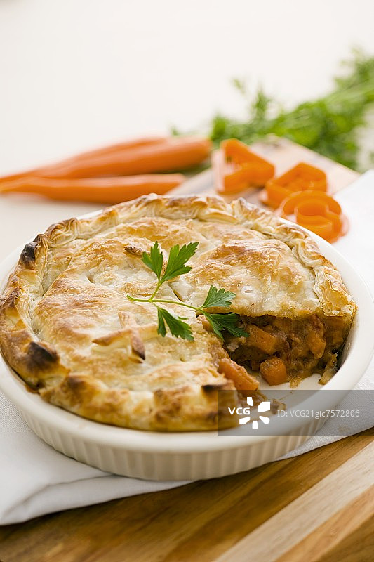 牛肉蔬菜馅饼切片图片素材