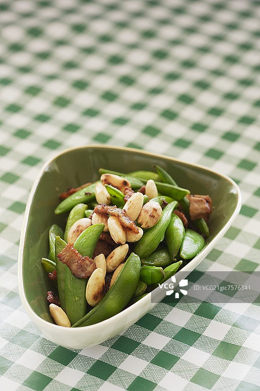 荷兰豆炒杏仁培根图片素材