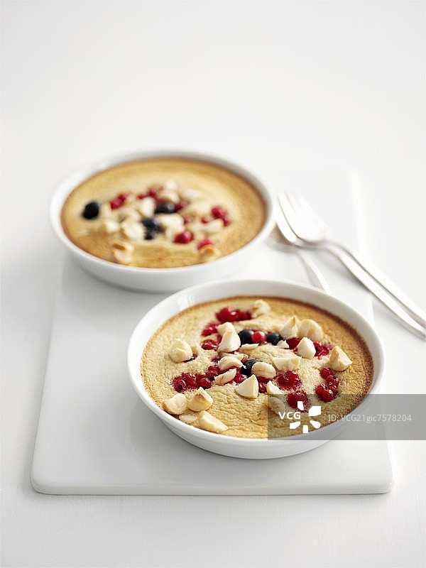 红醋栗和黑醋栗法式烘饼图片素材