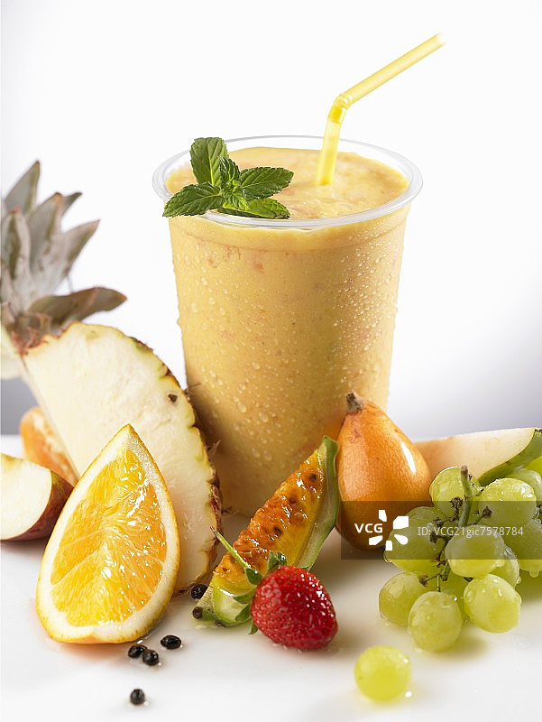 芒果冰沙和新鲜水果图片素材