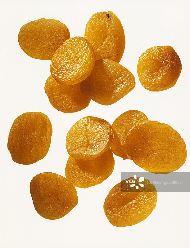 白色背景上的杏干图片素材