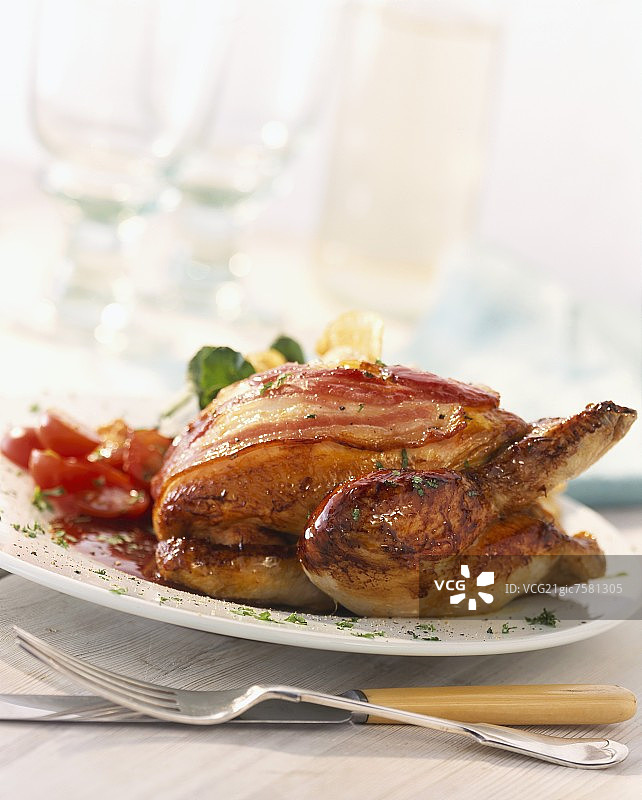 红醋栗酱培根烤鹧鸪图片素材