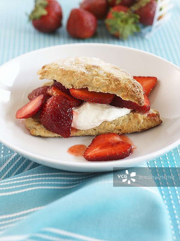 草莓娃娃图片素材