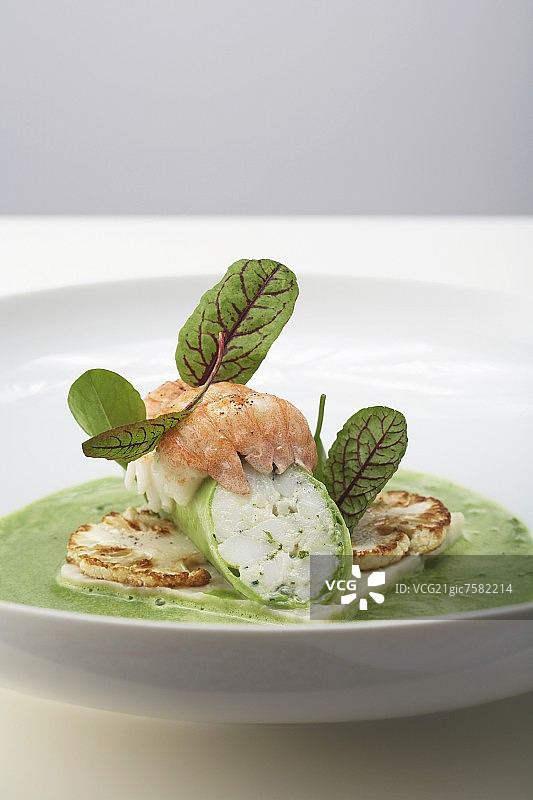 香草鳕鱼配酢浆草酱图片素材