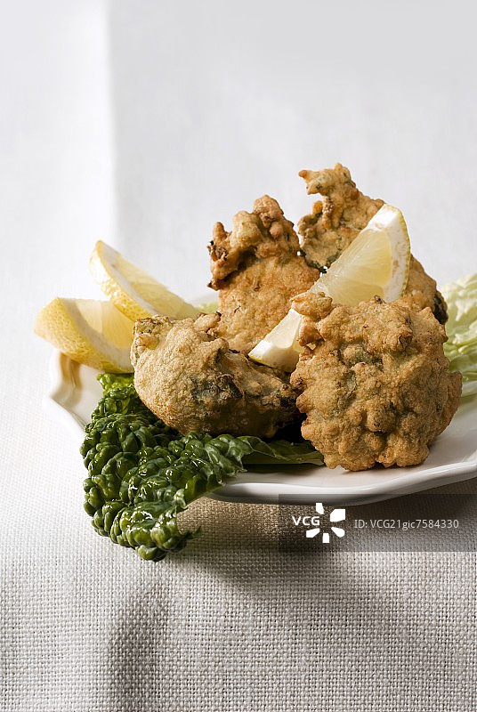 意大利柠檬萨沃伊白菜油炸馅饼图片素材