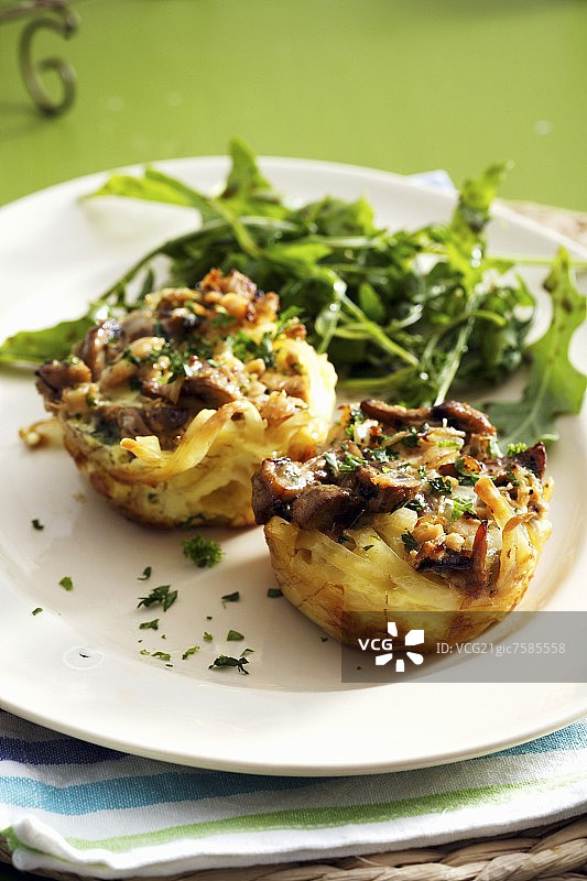 金枪鱼蘑菇馅面窝图片素材