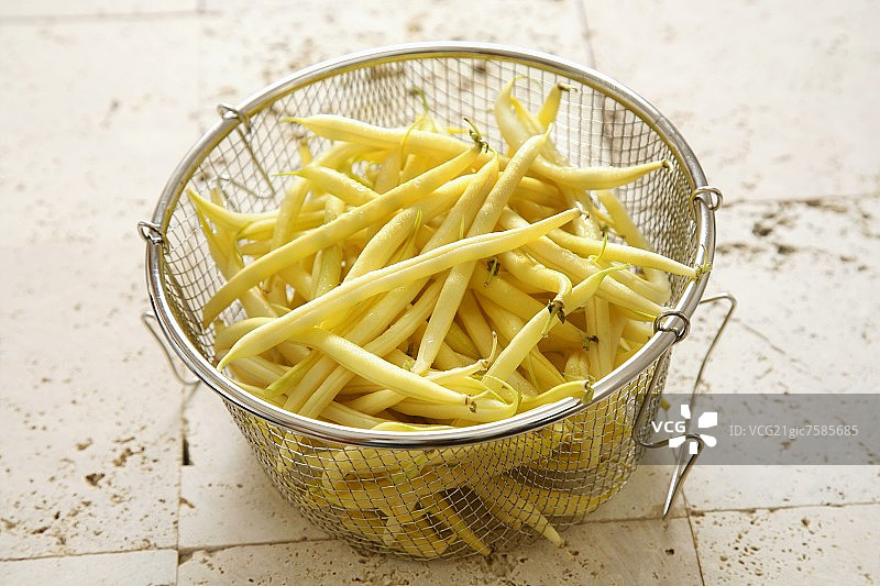 筛子里的黄色蜡豆图片素材
