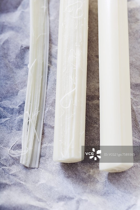 马苏里拉奶酪条（已分成三块）图片素材