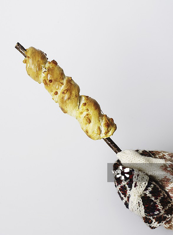 手拿法棍面包图片素材