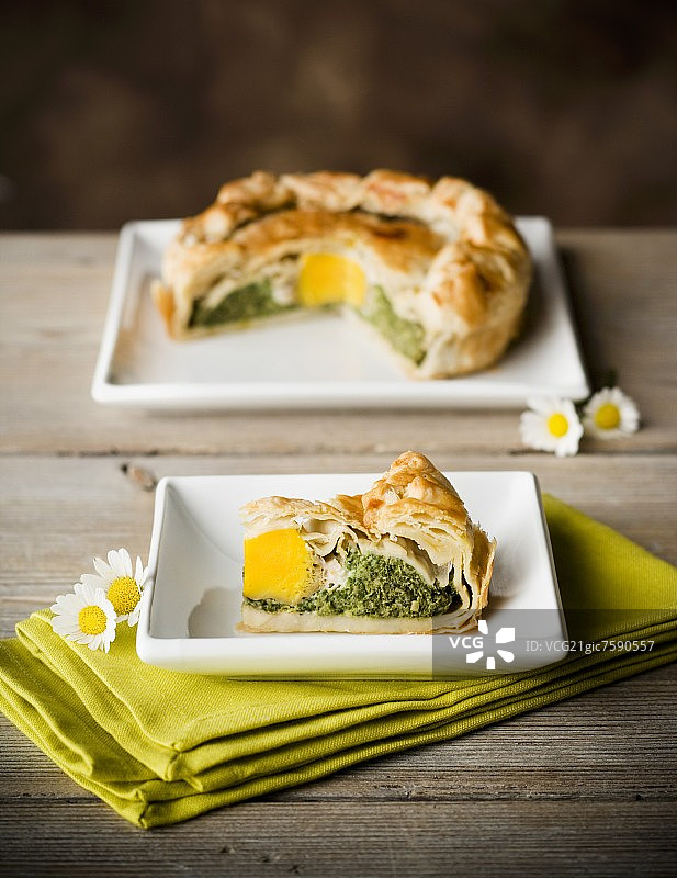 复活节菠菜鸡蛋馅饼图片素材