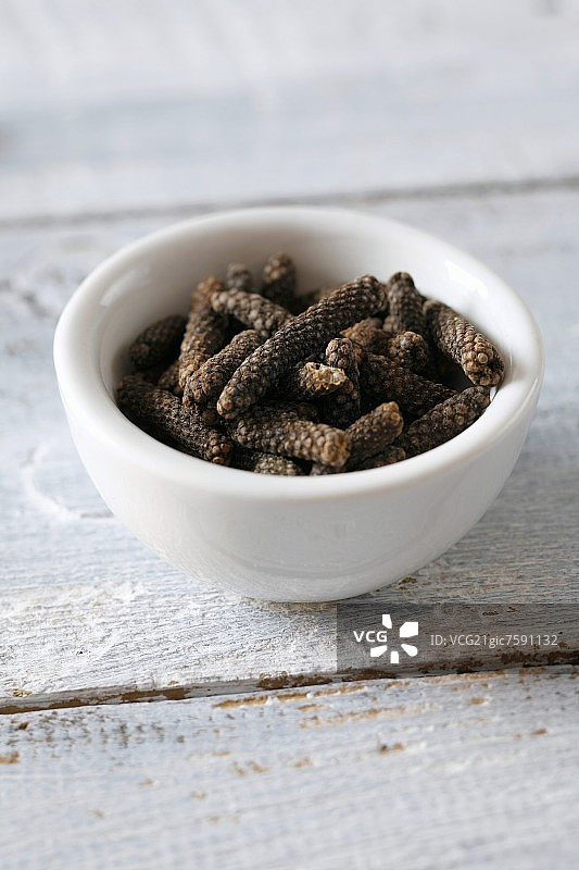 小碗里的长辣椒图片素材