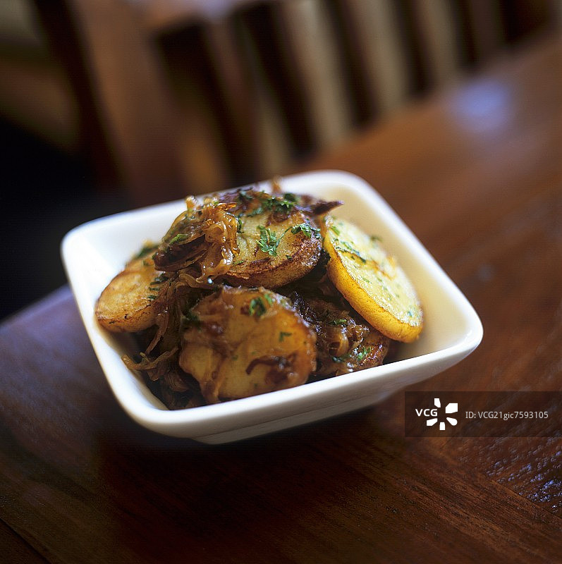 里昂风味煎土豆图片素材